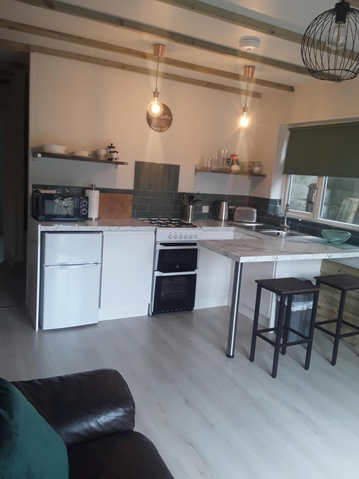 The Lodge Guesthouse Brittas Extérieur photo