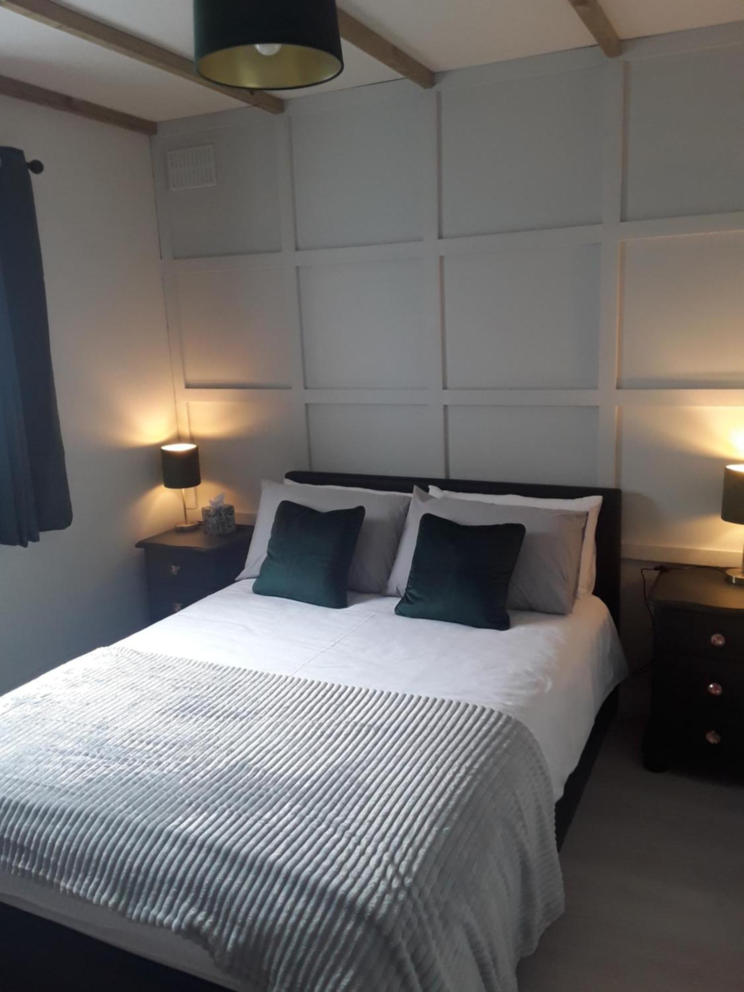 The Lodge Guesthouse Brittas Extérieur photo