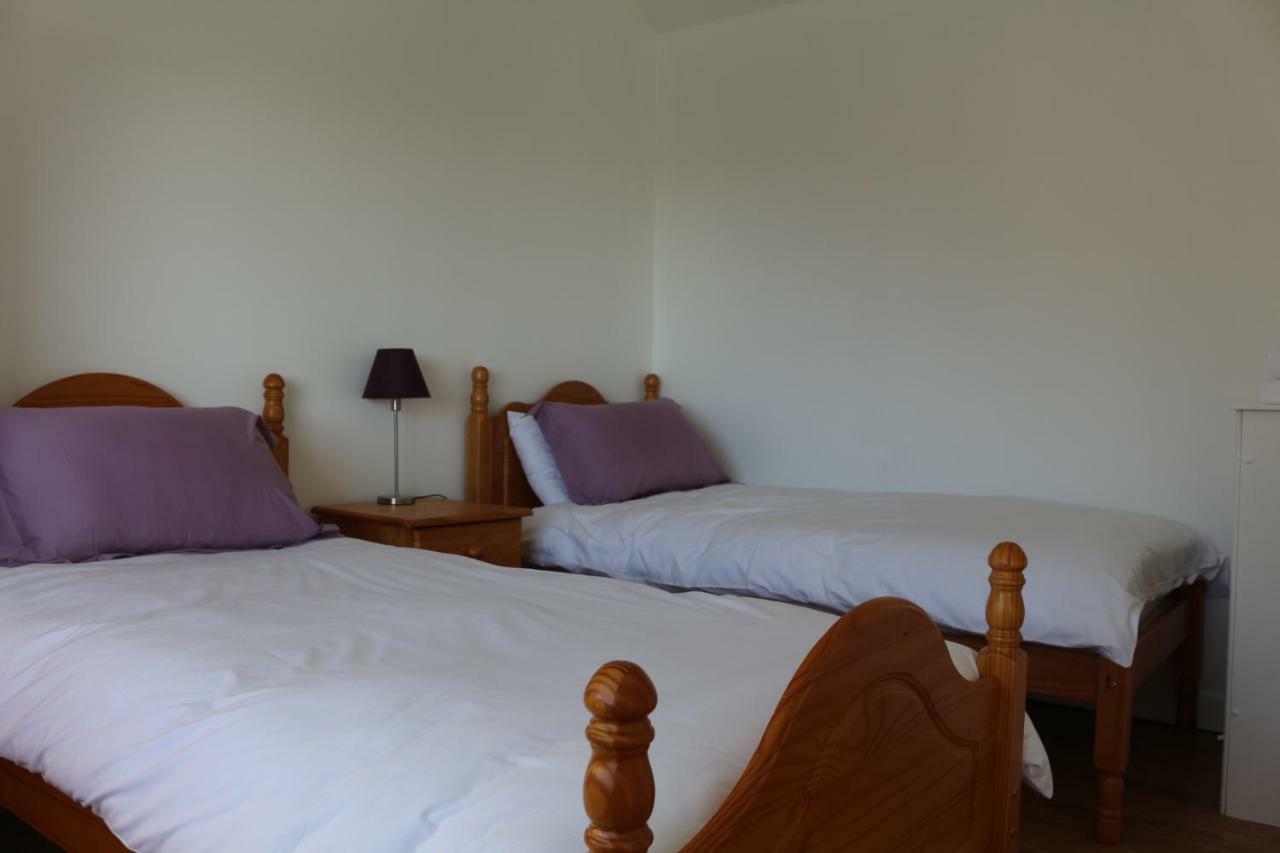 The Lodge Guesthouse Brittas Extérieur photo