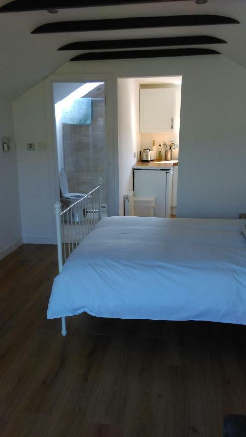 The Lodge Guesthouse Brittas Extérieur photo